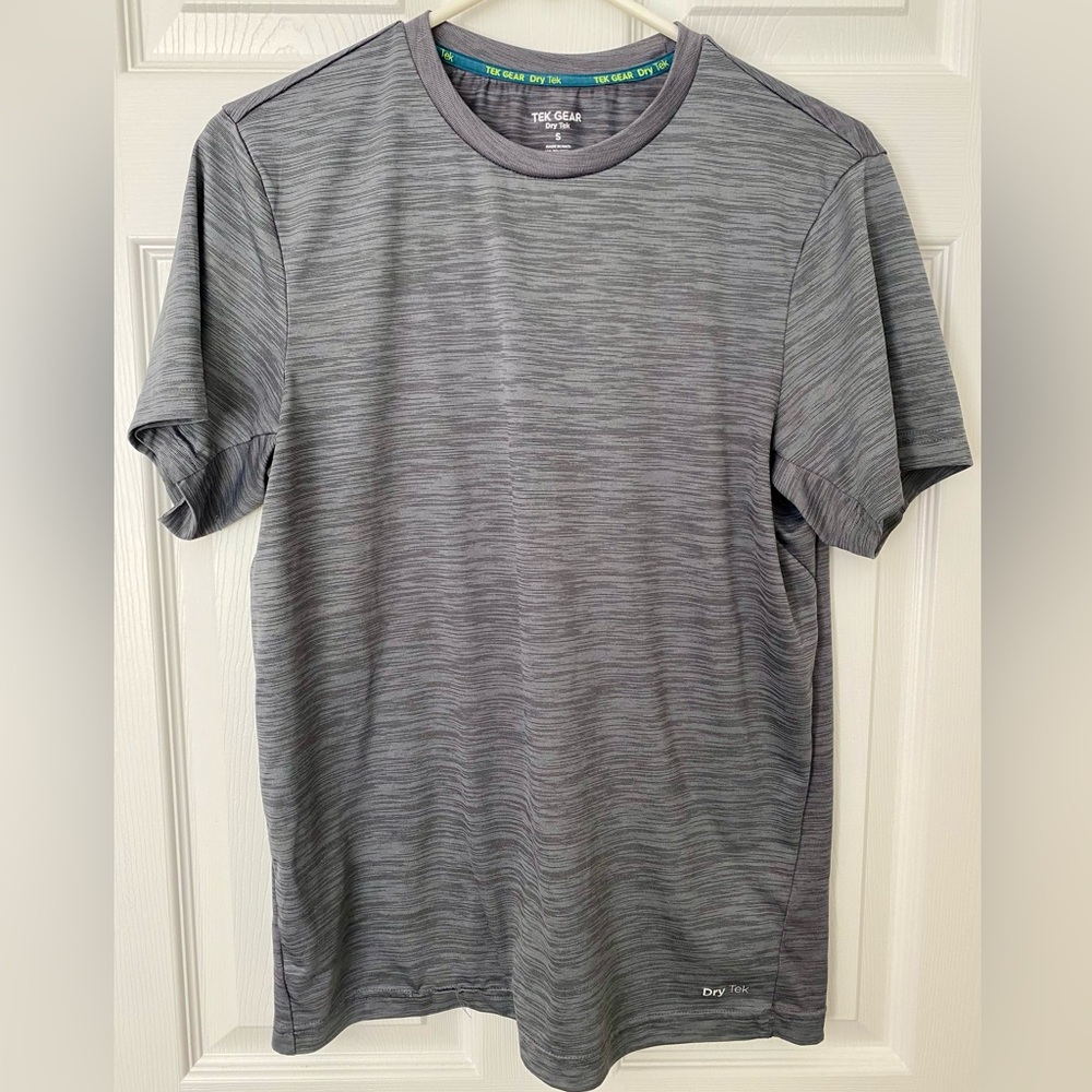 Men’s Tek Gear Short Sleeve Tee; Size Small; Like New